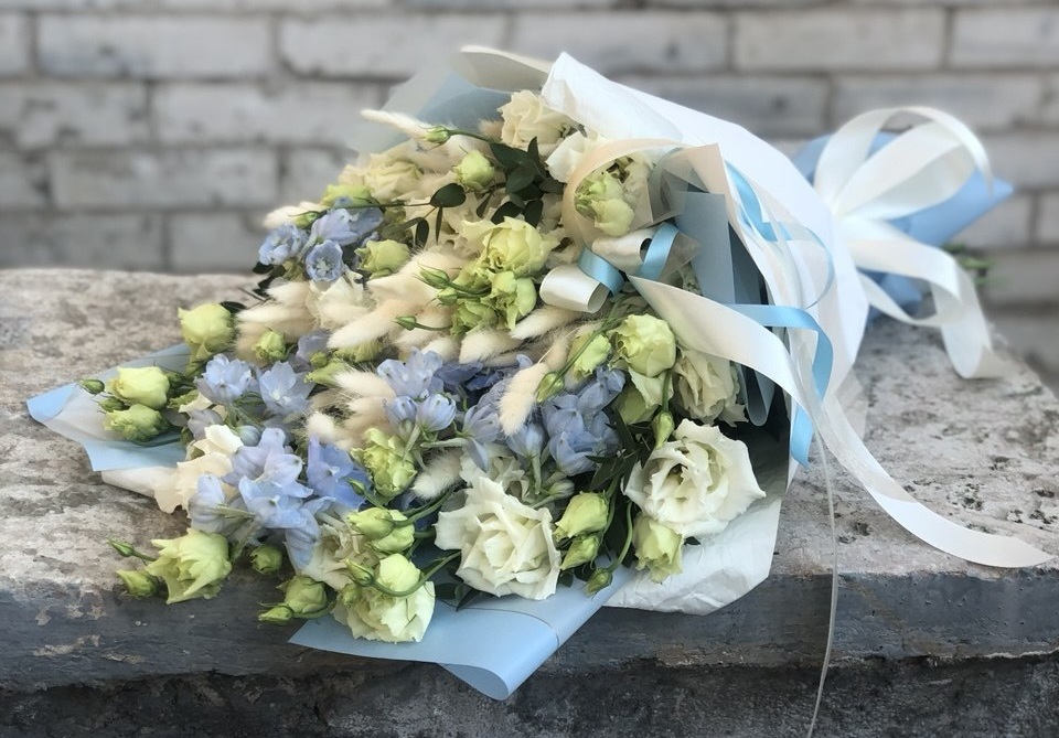 Букет в бело-голубых оттенках